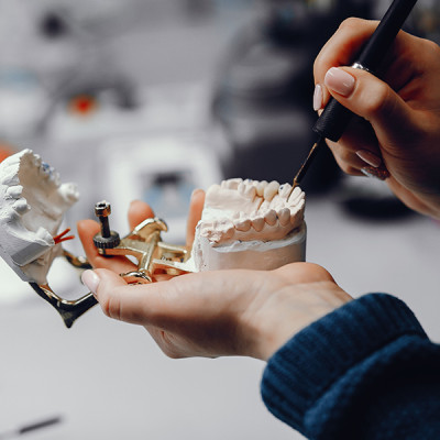 Prothèse dentaire pour remplacer des dents manquantes | VOCLI Genval